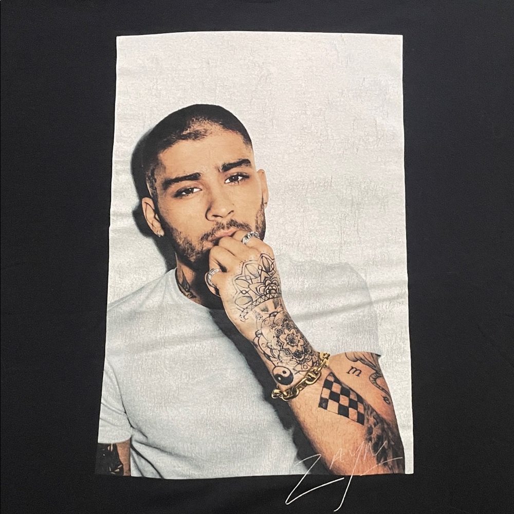 “ZAYN” graphic t